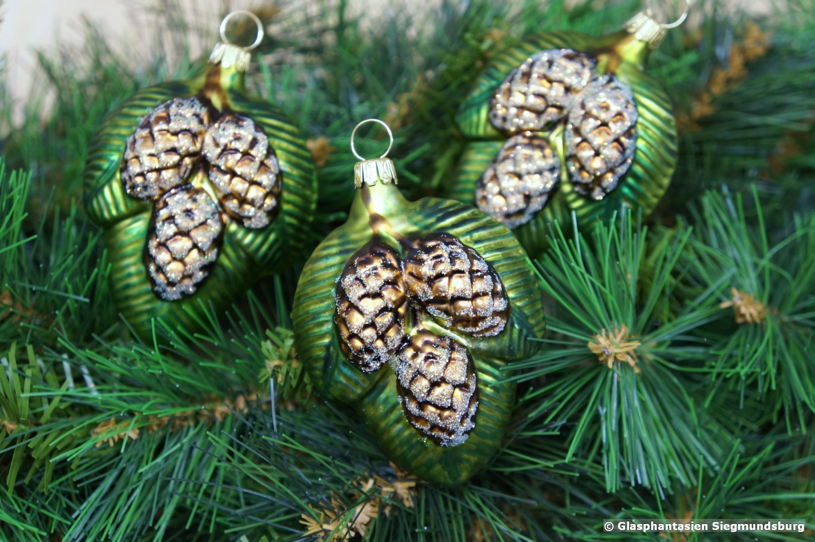 Tannenzapfen auf Glas, 3er Set, je ca. 5 cm breit Christbaum-Schmuck